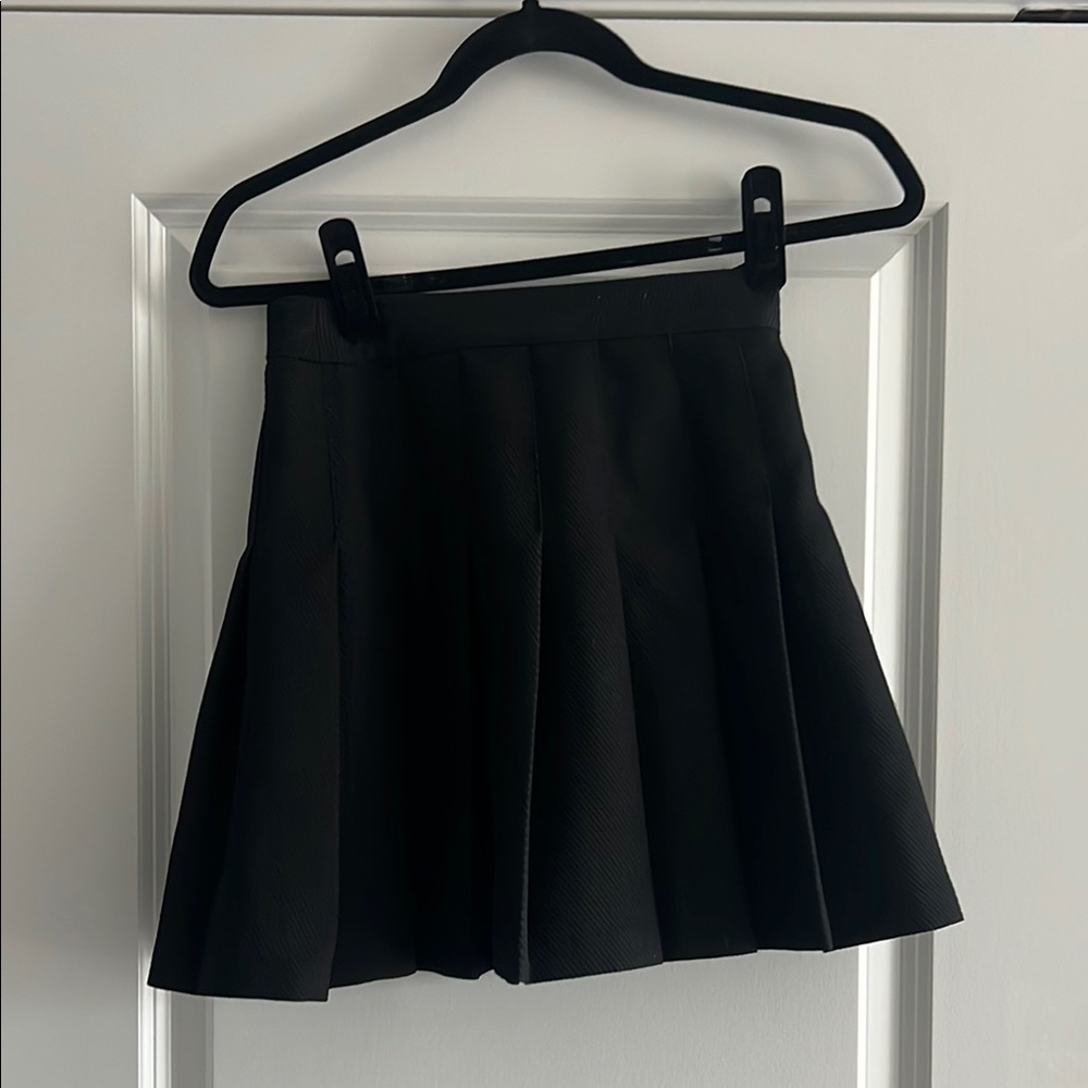H&M Black Pleated Mini Skirt